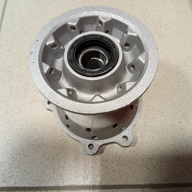 Ступица переднего колеса J2  J1F43